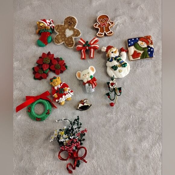 Christmas Pins Set - Picture 1 of 2